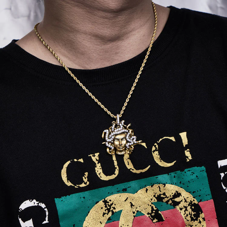 Medusa Pendant in Yellow Gold - Image 4